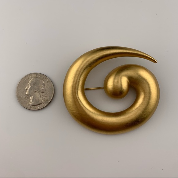 MONET TADPOLE SWIRL BROOCH PIN MATTE BRUSHED GOLD PLATE VINTAGE SIGNED 2-1/4" - Picture 9 of 9